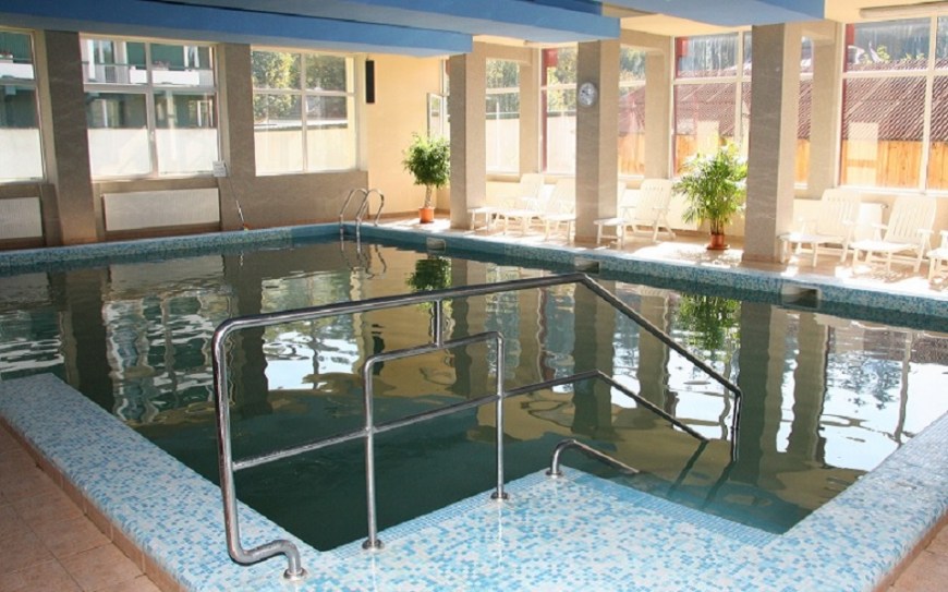Piscina Bradul Calimani